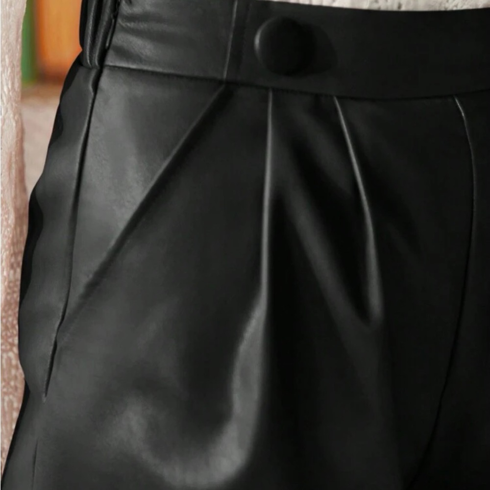 Fold Pleated Roll Up Hem PU Leather Shorts - Picture 2 of 6